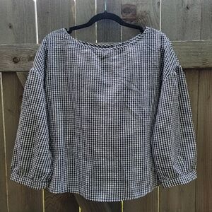Black and White Gingham Lightweight ShirtSeersucker-Style Top